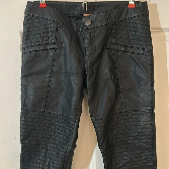 Free People Vegan Faux Leather Pants Size 2 - Picture 3 of 8